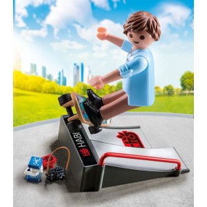PLAYMOBIL Skateboarder με ράμπα