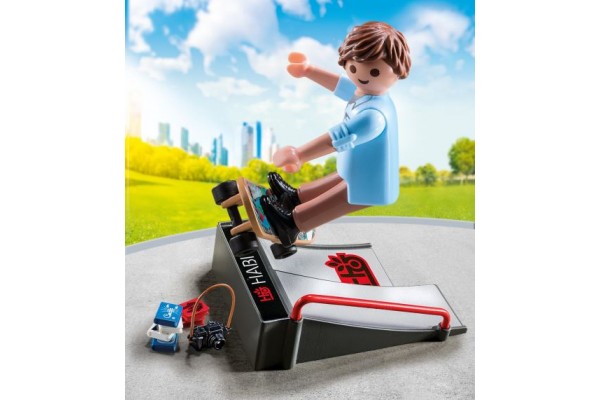 PLAYMOBIL Skateboarder με ράμπα